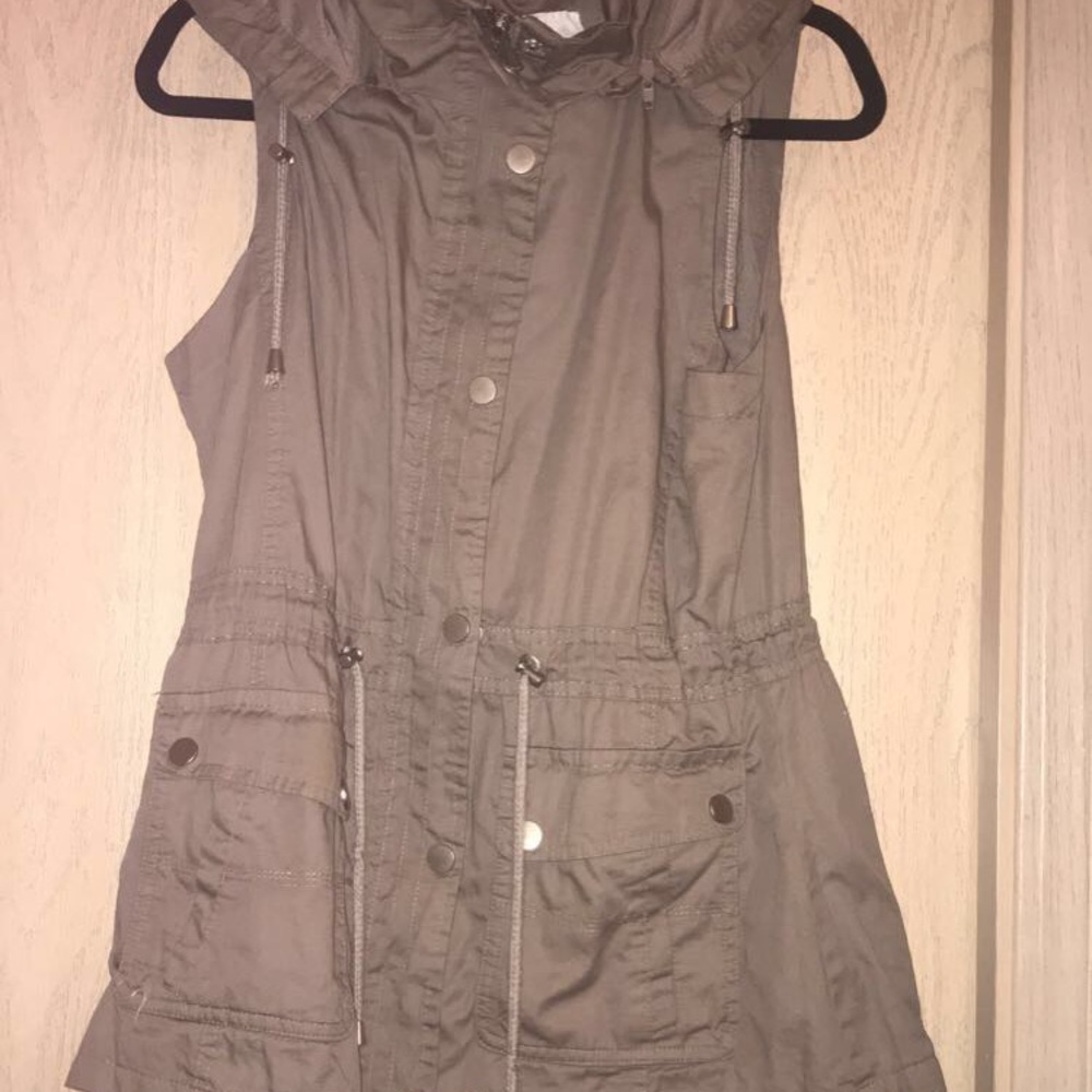 Vest with removable hood